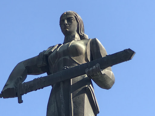 مجسمه مادر ارمنستان (مام ارمنستان)